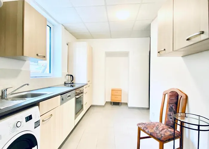 Simple Private In 3-bedroom Near Train Station דירה *