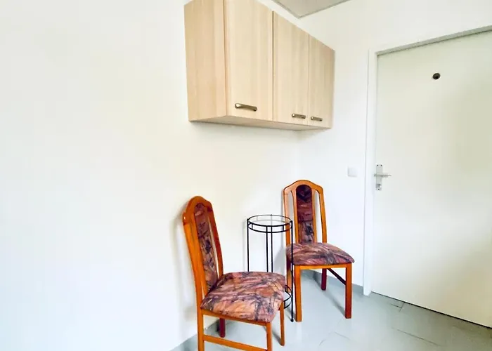 Simple Private In 3-bedroom Near Train Station דירה וינה