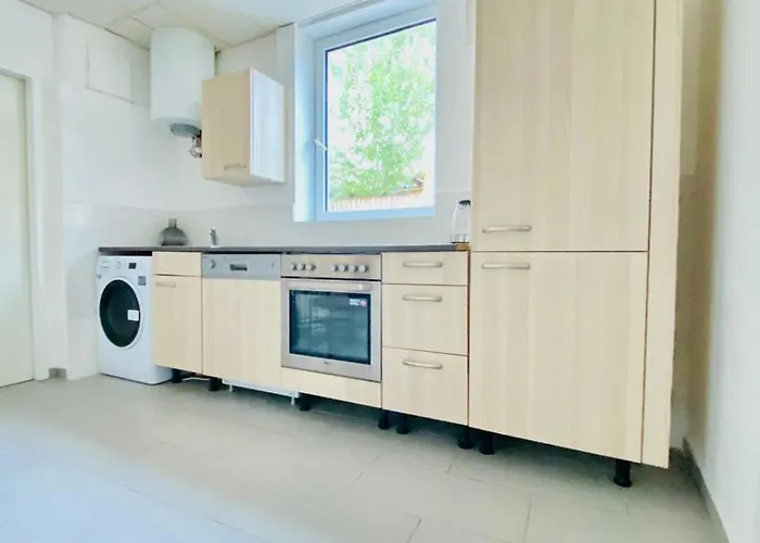 דירה Simple Private In 3-bedroom Near Train Station