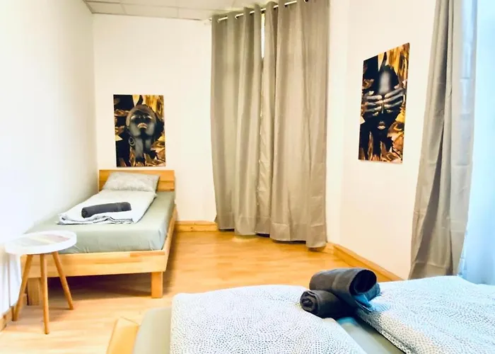 Simple Private In 3-bedroom Near Train Station וינה