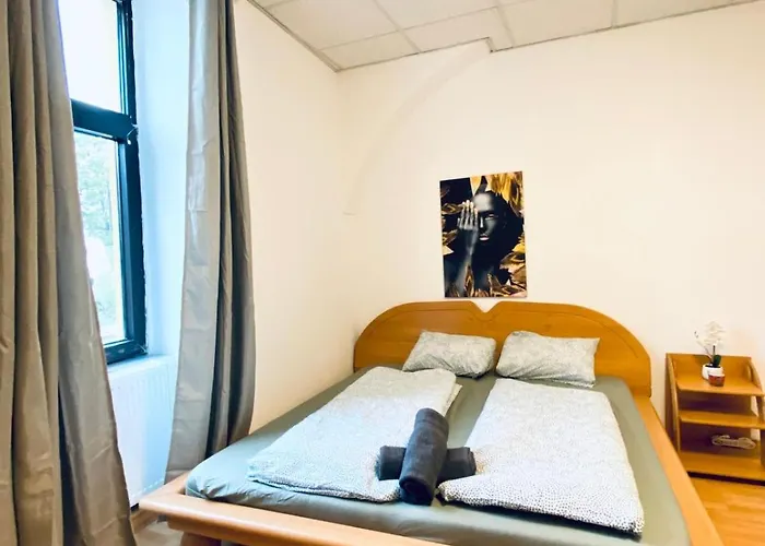 Simple Private In 3-bedroom Near Train Station * וינה