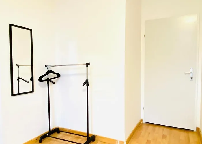 Simple Private In 3-bedroom Near Train Station דירה *
