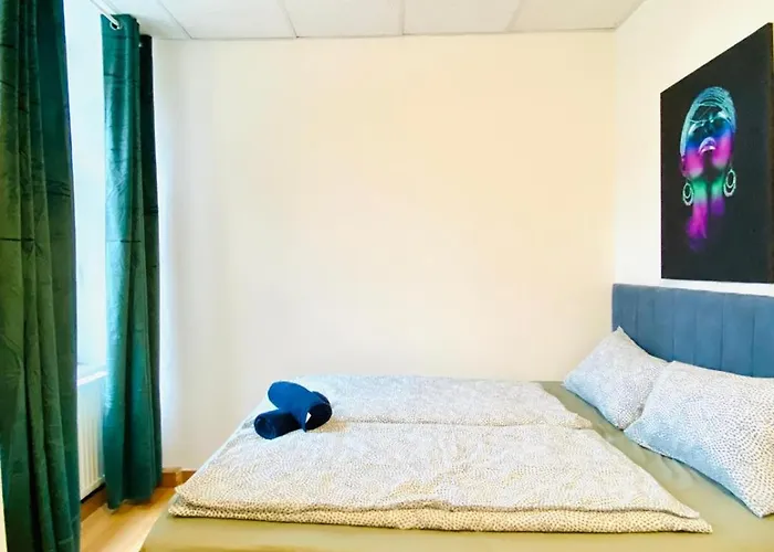Simple Private In 3-bedroom Near Train Station דירה וינה