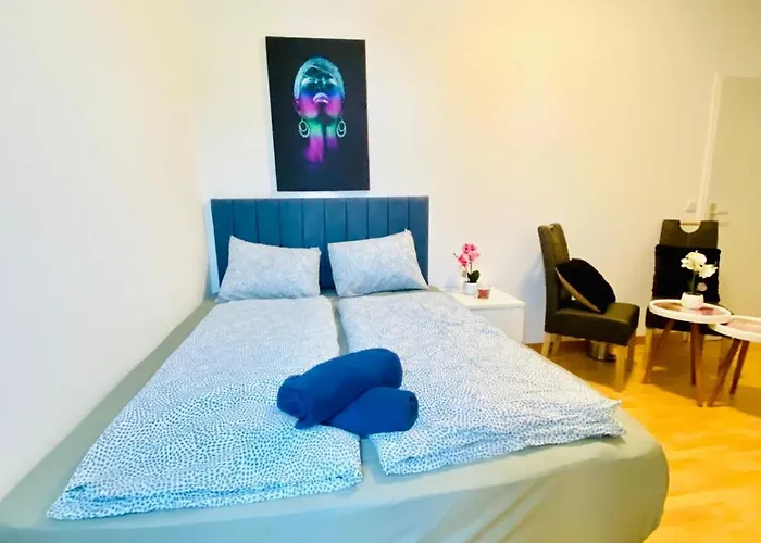 דירה Simple Private In 3-bedroom Near Train Station