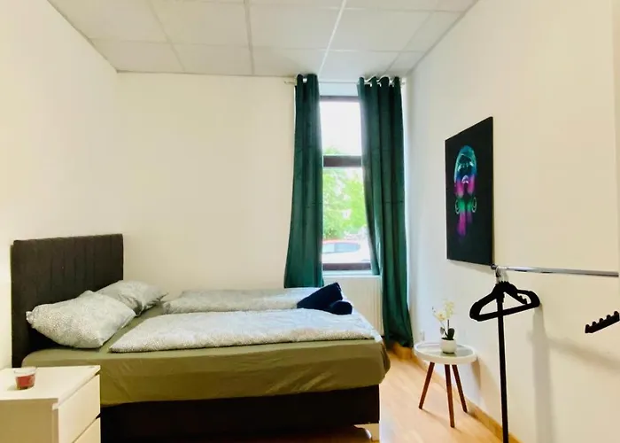 דירה Simple Private In 3-bedroom Near Train Station
