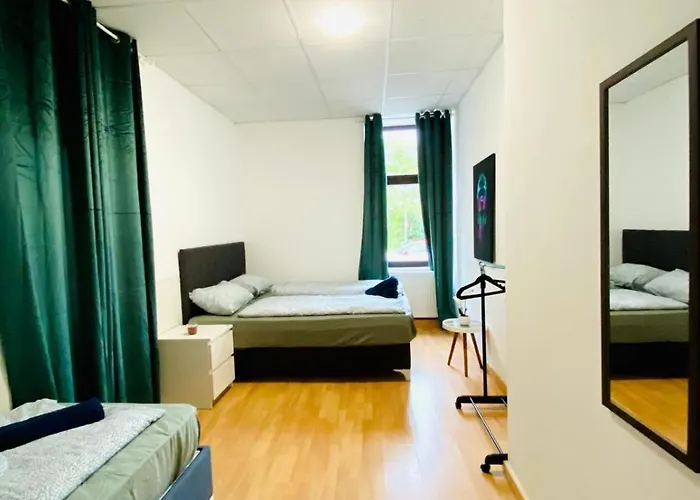 Simple Private In 3-bedroom Near Train Station דירה וינה